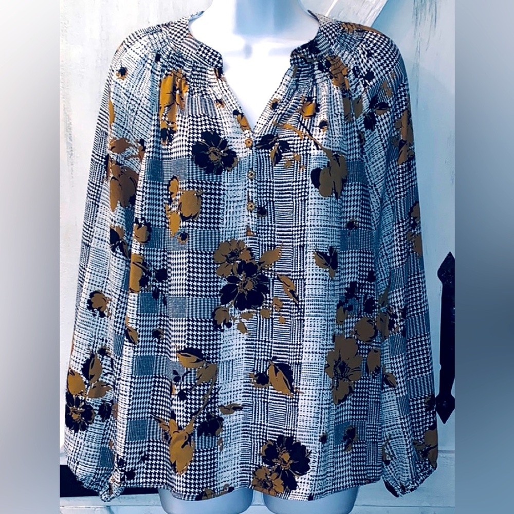 Ladies top size Small